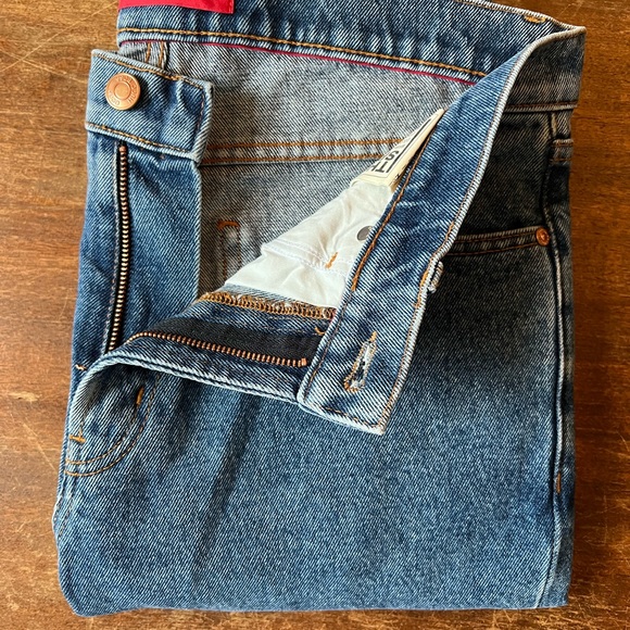 NWT Hugo Boss Menʼs Slim Tapered 32x30 Jeans - Picture 7 of 7